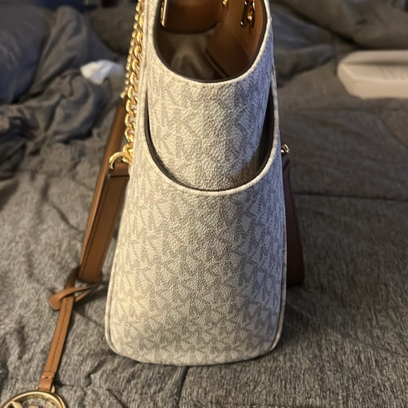 SOLD - Picture 3 of 4